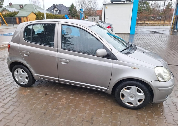 Toyota Yaris cena 7900 przebieg: 298000, rok produkcji 2005 z Brodnica małe 781